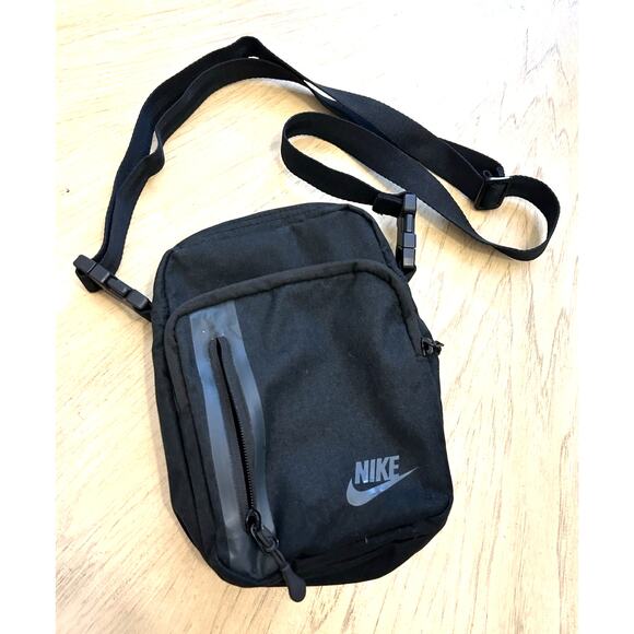 Nike Black Crossbody Bag Sportswear Hiking Gorpcore Athletic Gym Travel Use ONCE - Picture 1 of 11